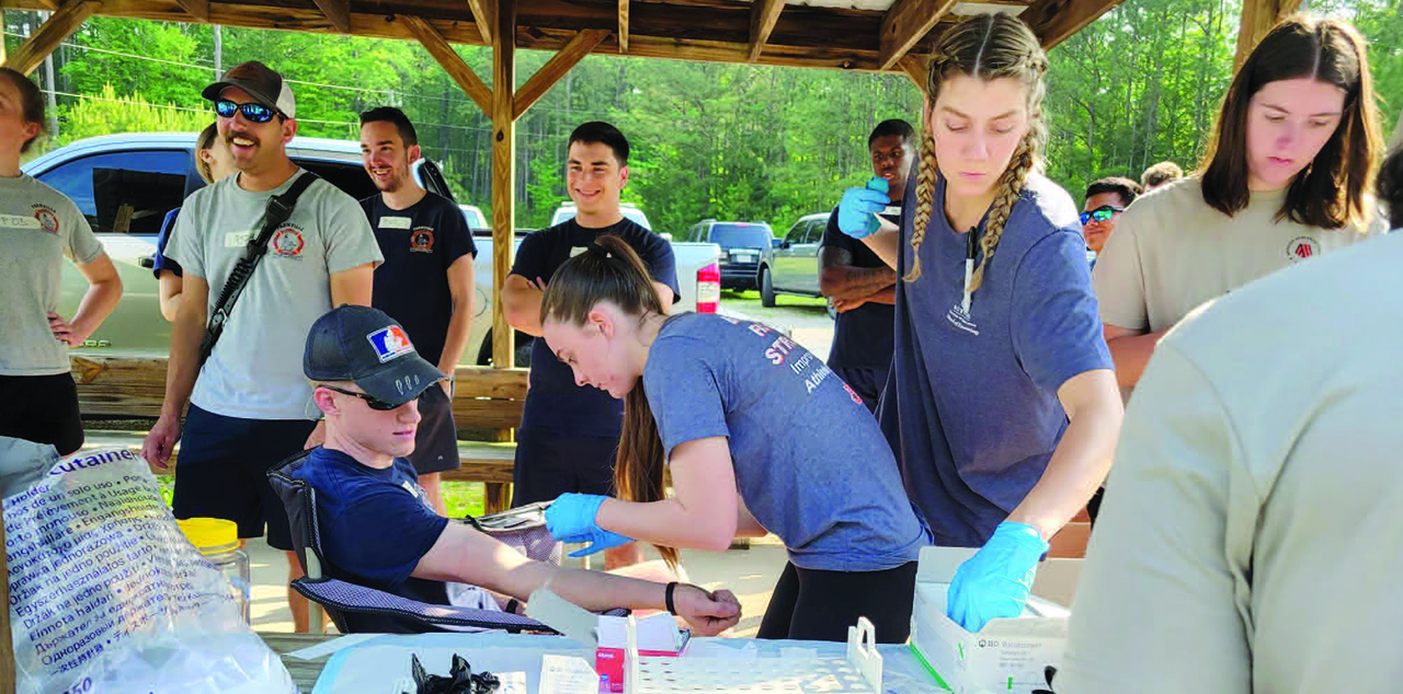 Members of the Warrior Research Center conduct lab blood draws on military personnel.
