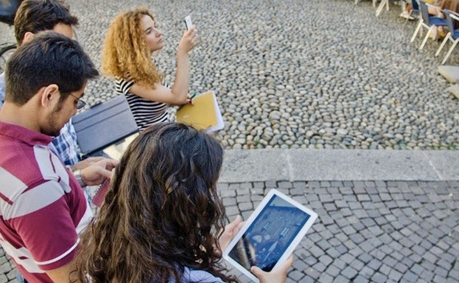 students_technology.jpg