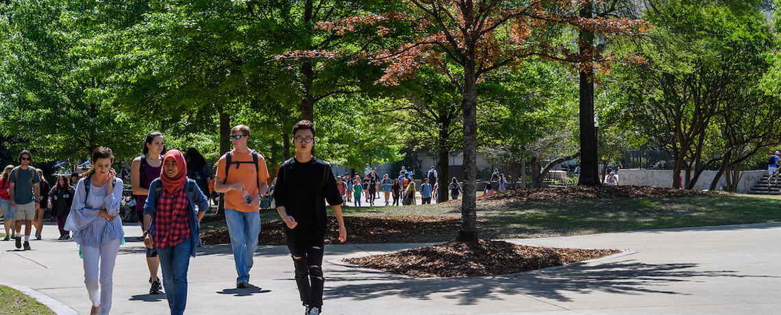 Auburn Students on Campus