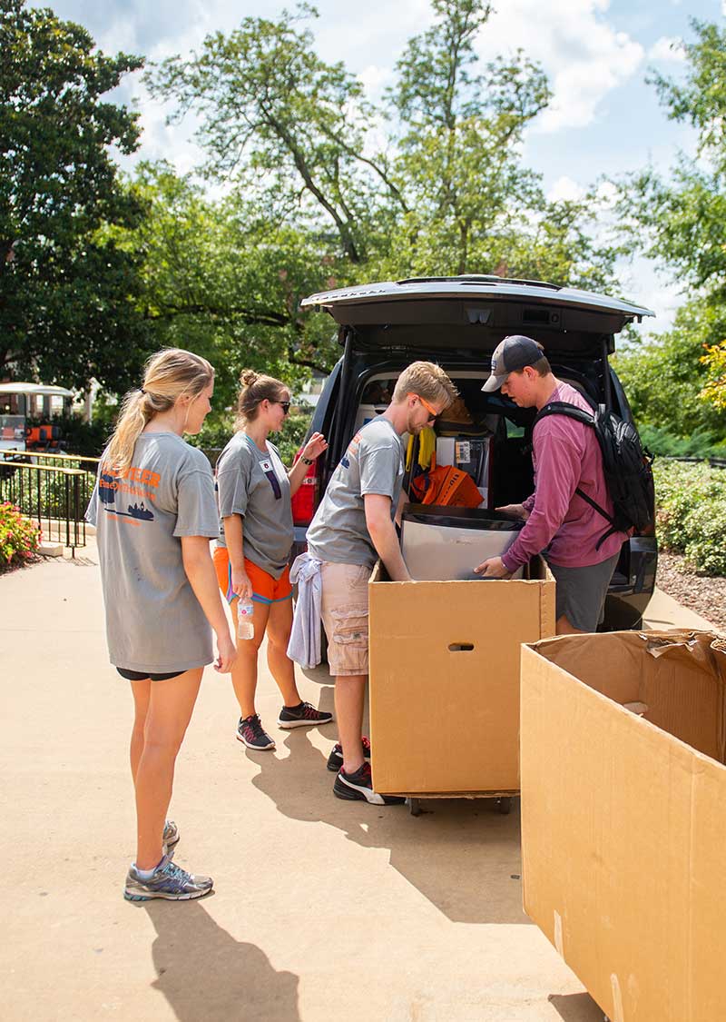 Students move into the dorms