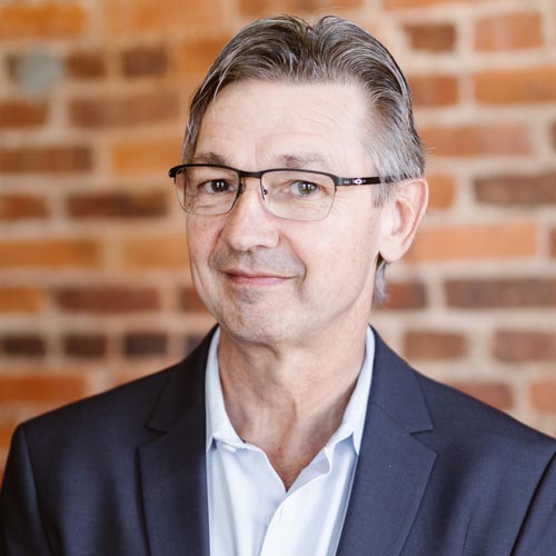 Headshot photo of Robert Weigel