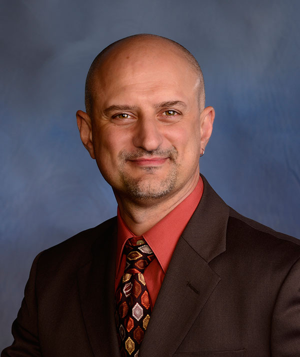 Portrait photograph of Leonardo De La Fuente